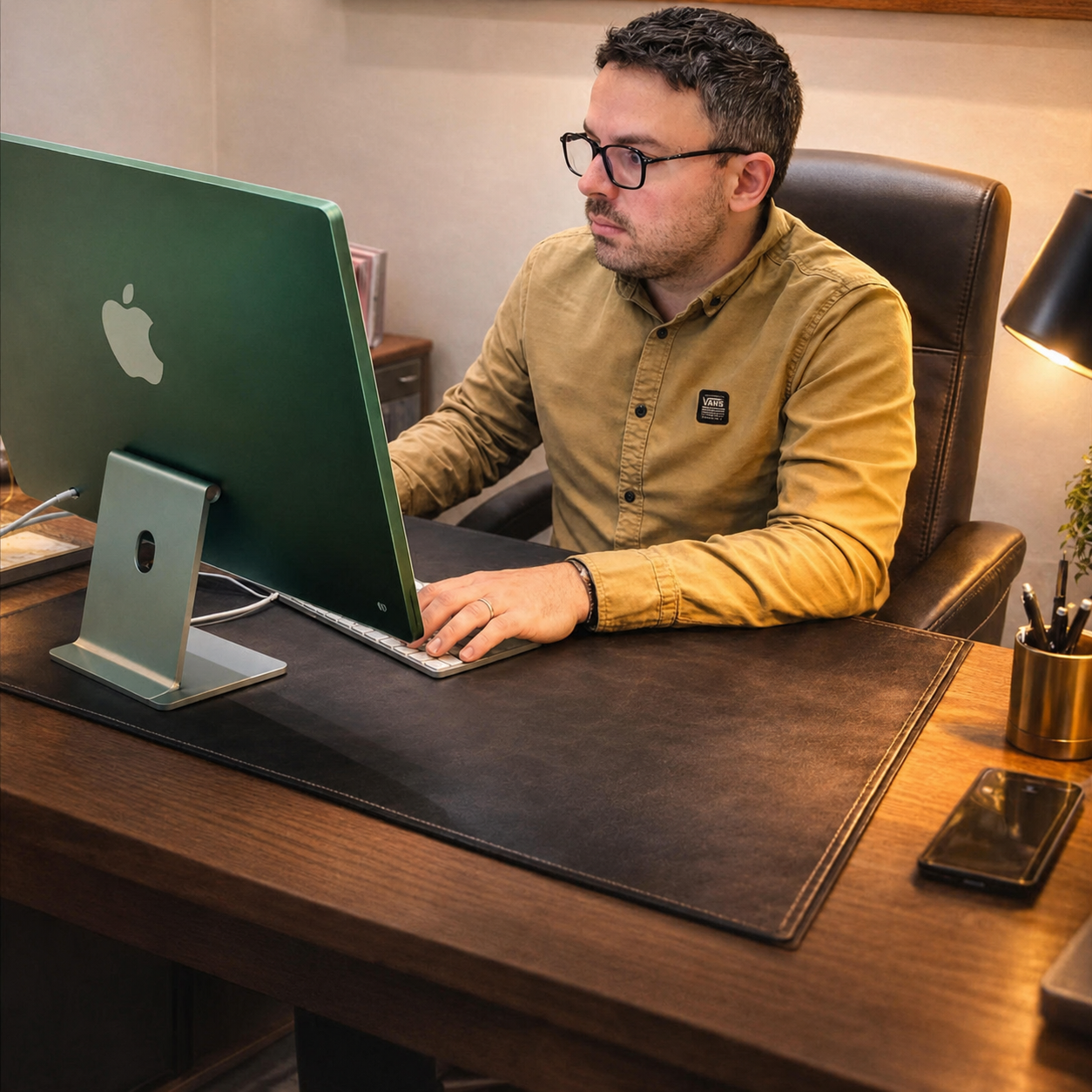 Roberto Romiti al lavoro nell’ufficio HeavySmart
